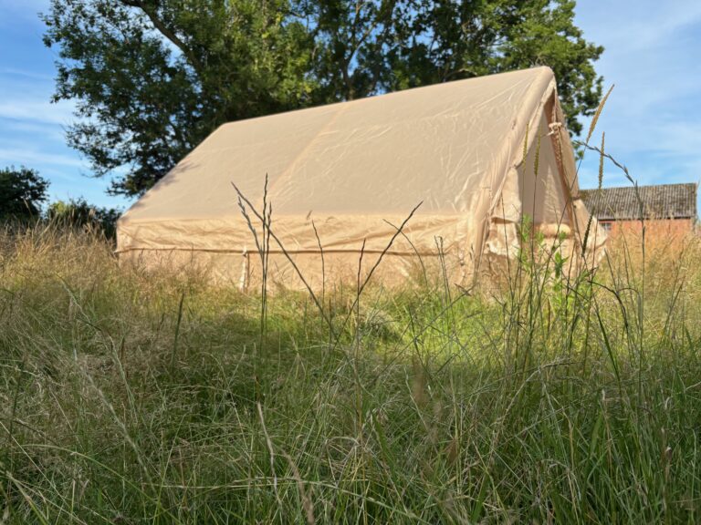 zelt im grass